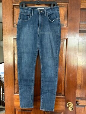 Levi's Women's Skinny Jeans in Dark Blue Wash